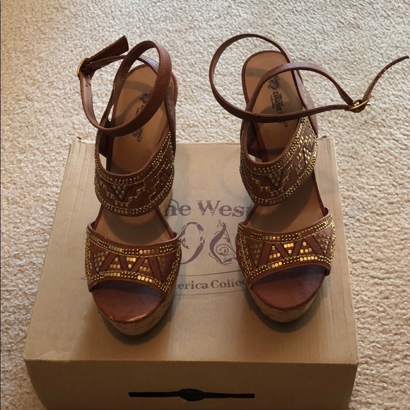 Shoe - Picture 2 of 10